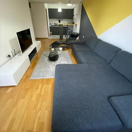 Srna Lux Aerodrom Apartment *