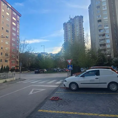 Srna Lux Aerodrom Apartment *