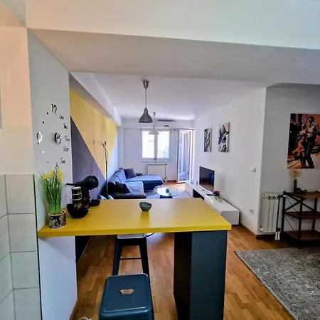 Apartment Srna Lux Aerodrom *