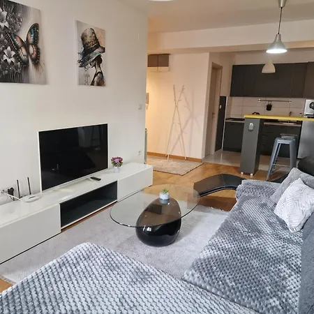 Srna Lux Aerodrom Apartment
