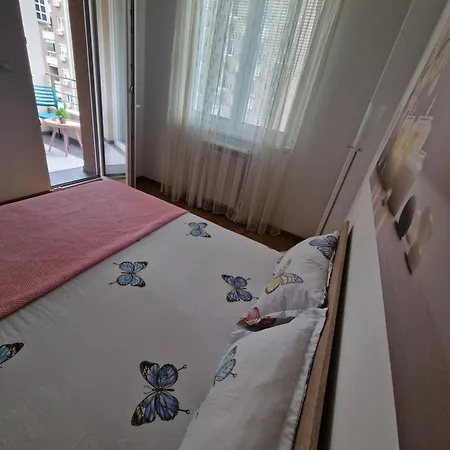 Srna Lux Aerodrom Apartment *
