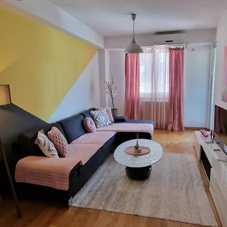 Srna Lux Aerodrom With Rent A Car Apartament *