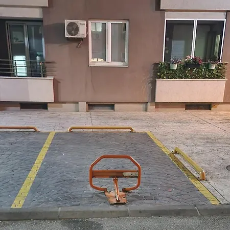 Srna Lux Aerodrom With Rent A Car