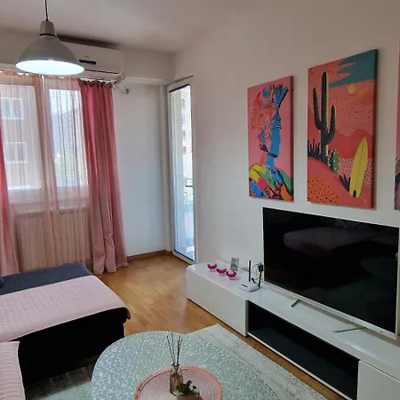 Srna Lux Aerodrom With Rent A Car דירה סקופיה