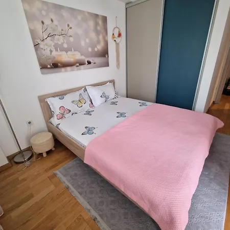 Apartament Srna Lux Aerodrom With Rent A Car *