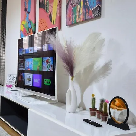 아파트 Aerodrom Golden Apartment Self Check In & Free Parking